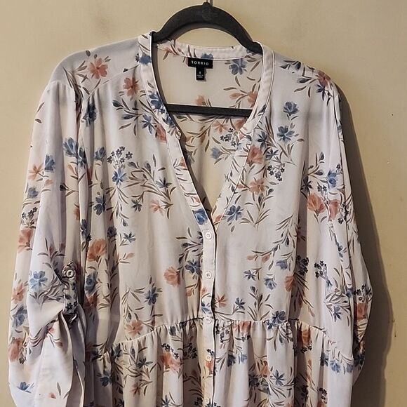 Torrid high low top size 4 - Picture 2 of 6